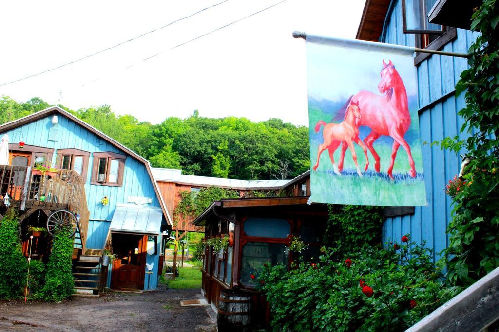 Auberge Le Cheval Bleu Saint-Alphonse-Rodriguez Exterior photo